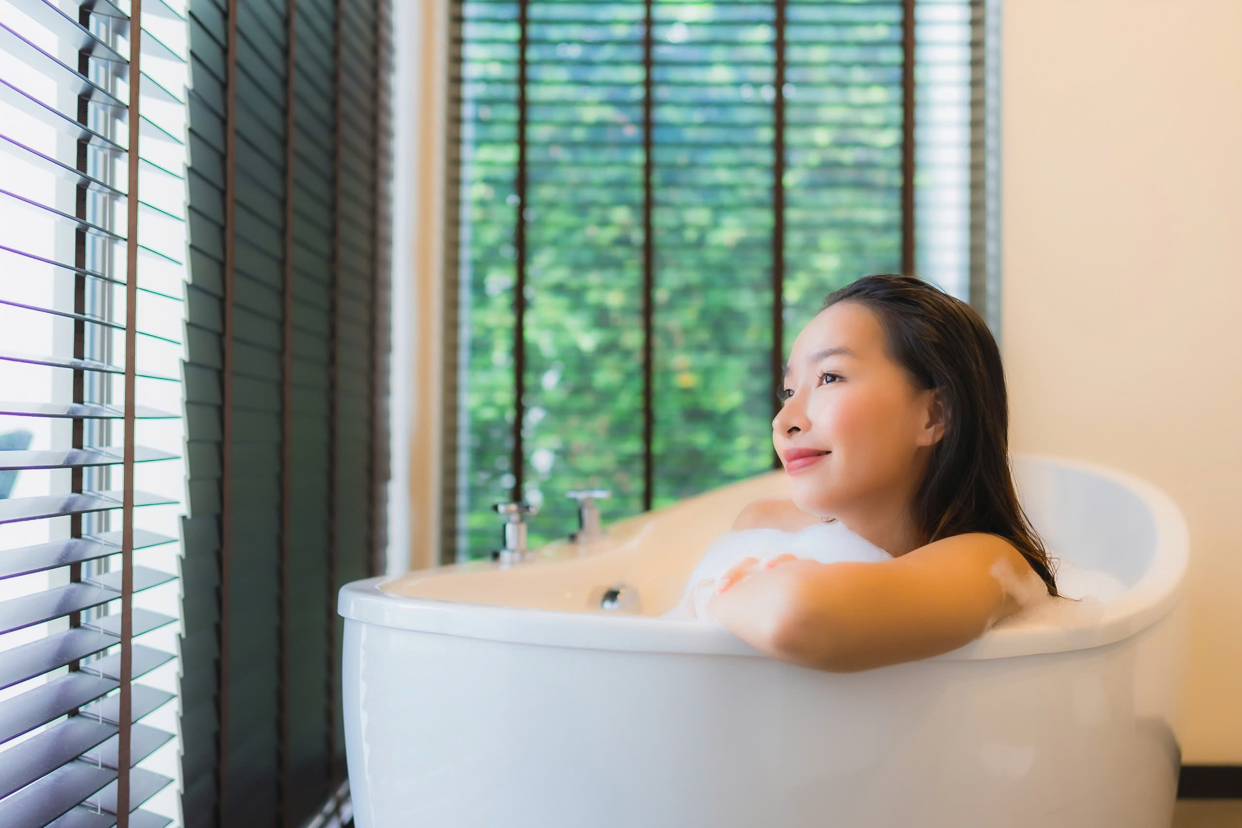 Slider Hình nữ tắm